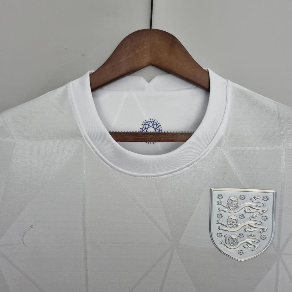 England 22 | Home | White