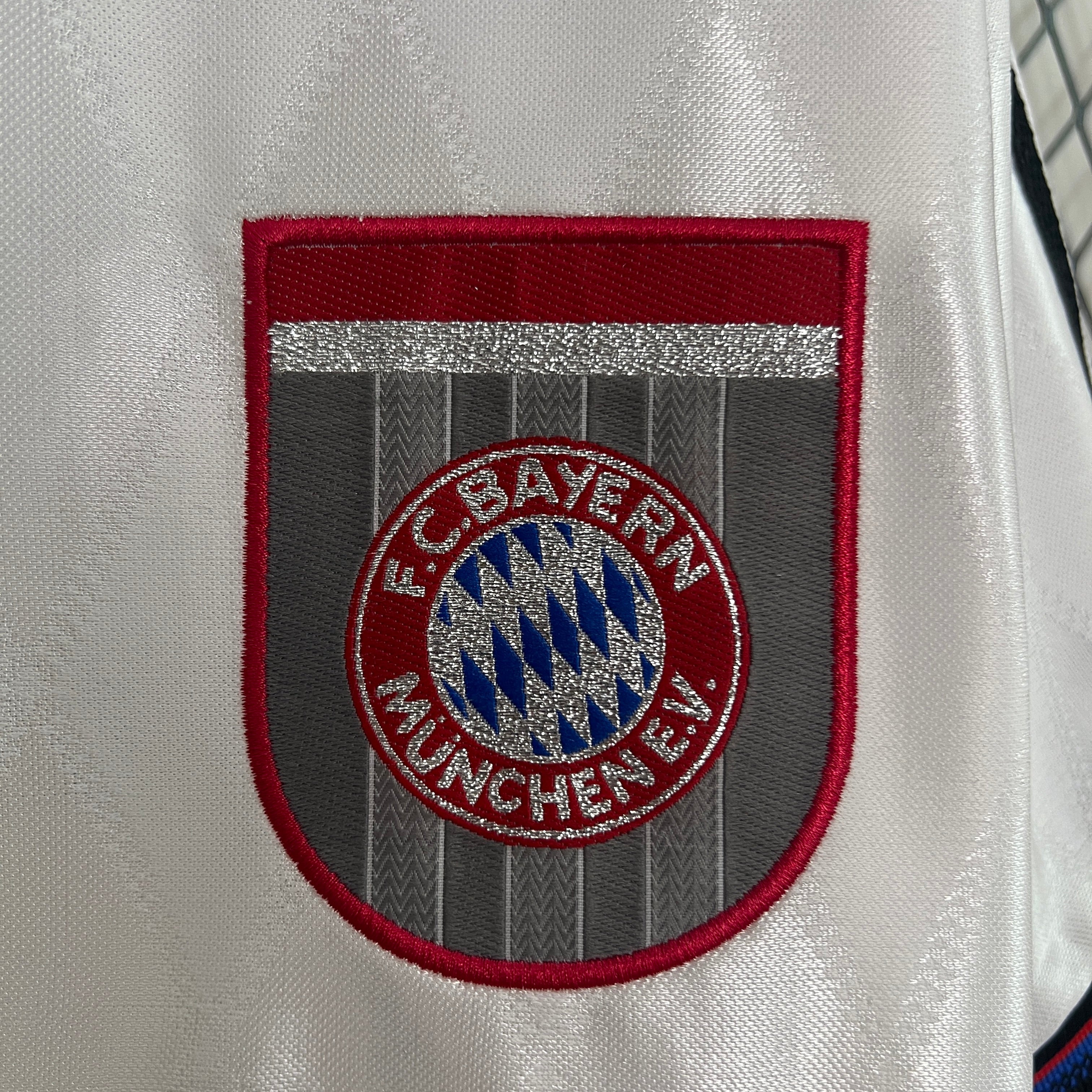 FC Bayern 1996-1998 | Retro Away