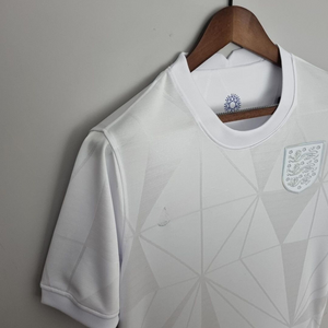 England 22 | Home | White