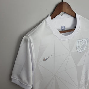 England 22 | Home | White